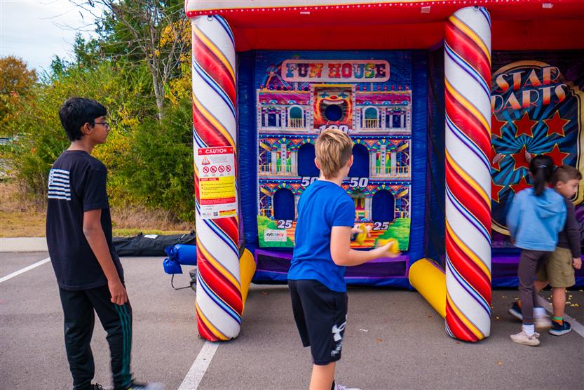 Sunset Elementary community enjoys Fall Carnival
